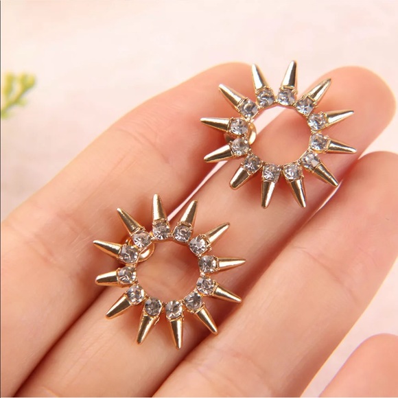 1 LEFT!✨Dainty Circle Spike Stud Earrings✨ - Picture 3 of 6